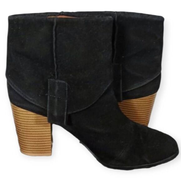 QUPID BLACK FAUX SUEDE BOOTIES SZ.6.5-7 GUC. - Picture 5 of 9